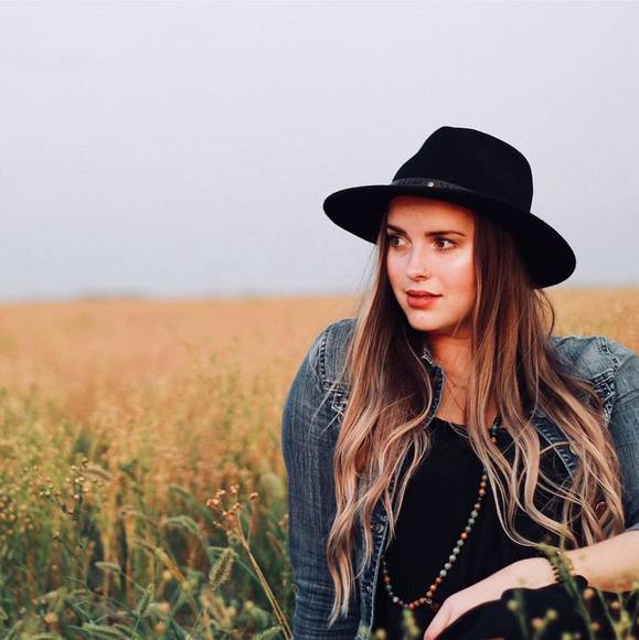 Meet your Posher, Chelsae - Picture 1 of 1